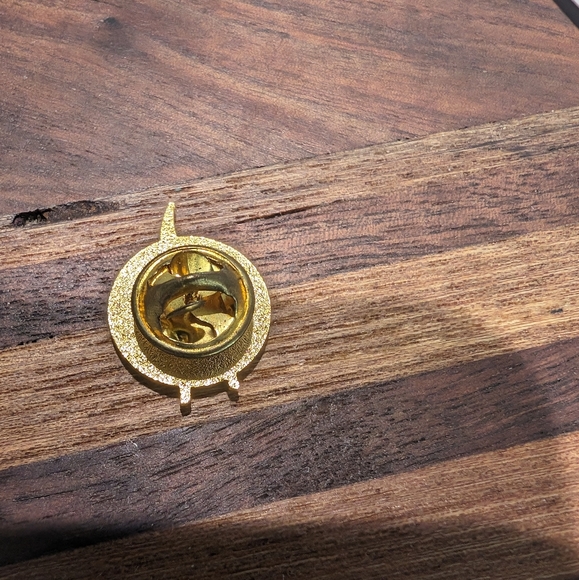 Vintage NASA Space Shuttle  Pin - Picture 2 of 2